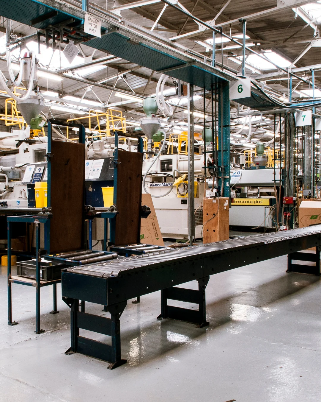 Machines et ligne de production pour l'injection plastique